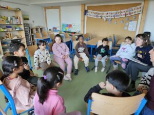 Rencontre avec la philosophe Élise Tourte pour les enfants de l'école du Bohrie