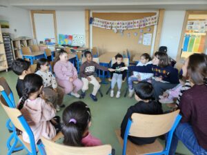 Rencontre avec la philosophe Élise Tourte pour les enfants de l'école du Bohrie