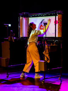 4 classes d'Ostwald, issues des écoles Jean Racine, Sources d'O, Bohrie et du Schloessel, ont pu assister à la générale du spectacle "Très Chères Petites Personnes" le 31 janvier au Point d'Eau